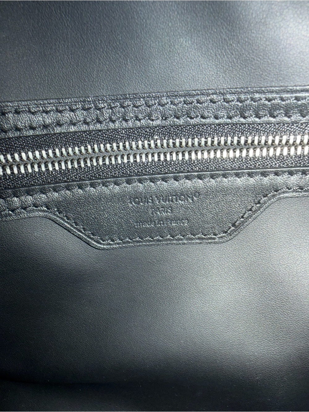 Louis Vuitton Speedy Soft 30 Dark Bag - Picture 9 of 13